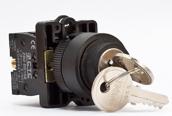 Фото кнопка переключатель eg35a с ключом с фиксацией 3 положения (пластик) 1no+1nc тм стс в интернет магазине